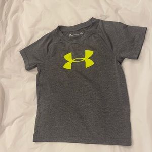 Boys 4t Under armour tshirt
